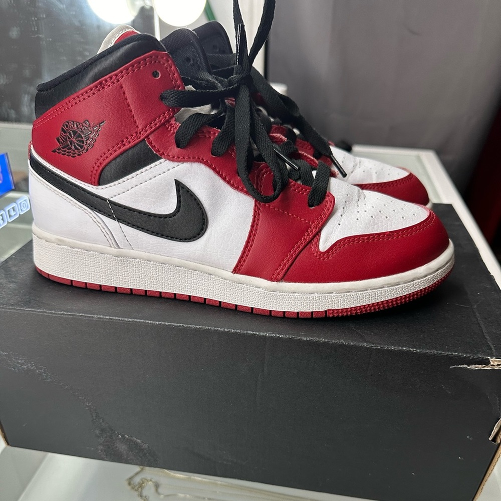 Jordan 1 mid